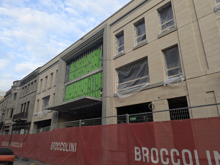 PXL_20250913_223358673