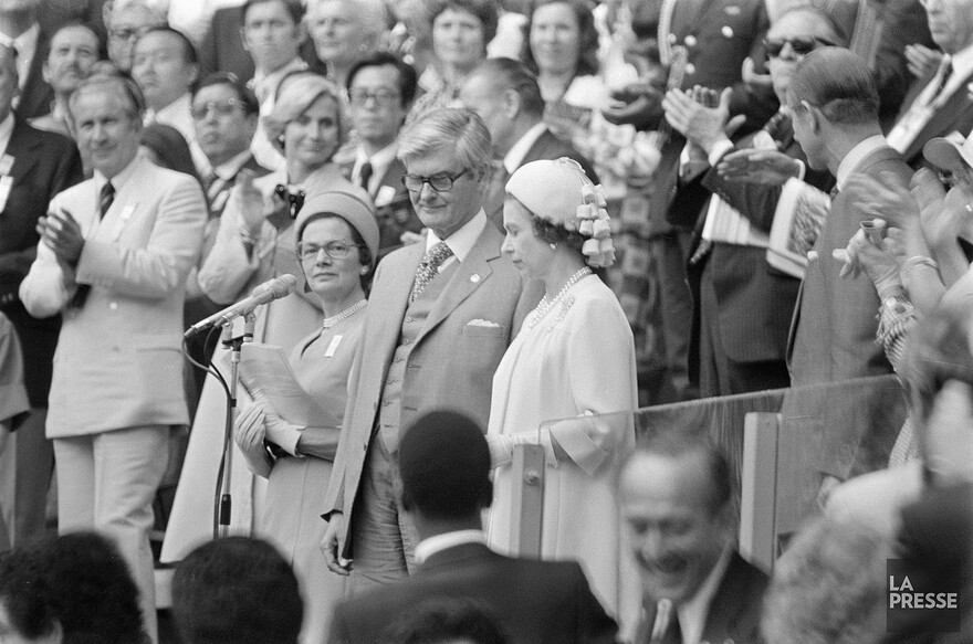 06M_P833S5D1976-0293_022