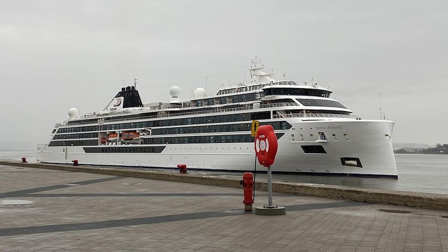 Le bateau de croisière Viking Octantis arrive au port de Québec.