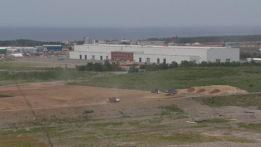 Cette photo permet de constater l'immensité de l'usine d'Enercon à Matane qui a nécessité des investissements de près de 50 millions de dollars.