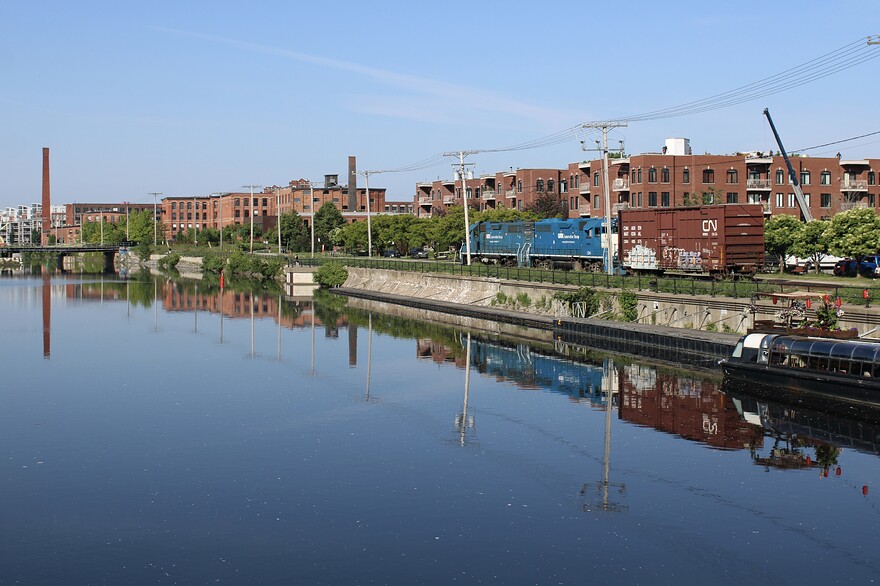 84A83950-5B47-490F-B38C-54C9E9D89DA7_1_201_a