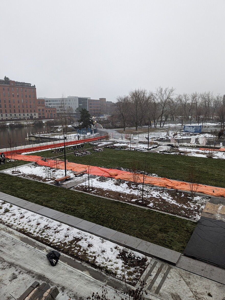 PXL_20251121_182818347