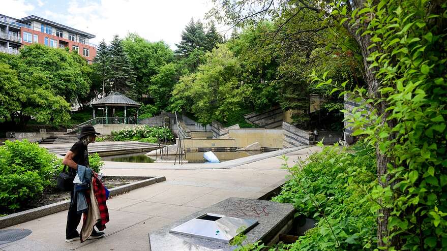 Plusieurs citoyens relèvent des défis de cohabitation avec une population itinérante au parc Jean-Paul L'Allier