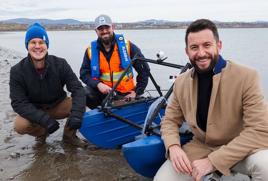 Michael Perreault, conseiller en innovation au Port de Québec, Jean-Christophe Champin, fondateur de Nauti Metrics, et Alexandre Guindon, , directeur général et fondateur de 2 Degrés.