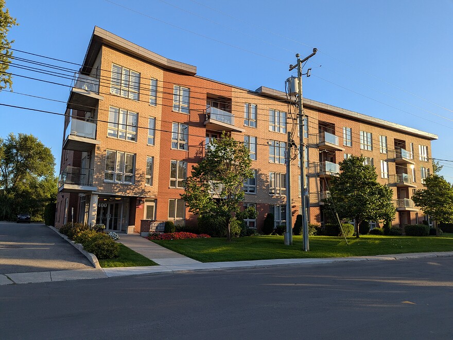 PXL_20250915_220909176