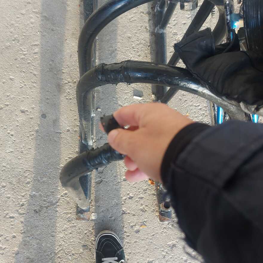 Supports à vélo - Place Versailles - ©Bruno Lapierre-Harvey