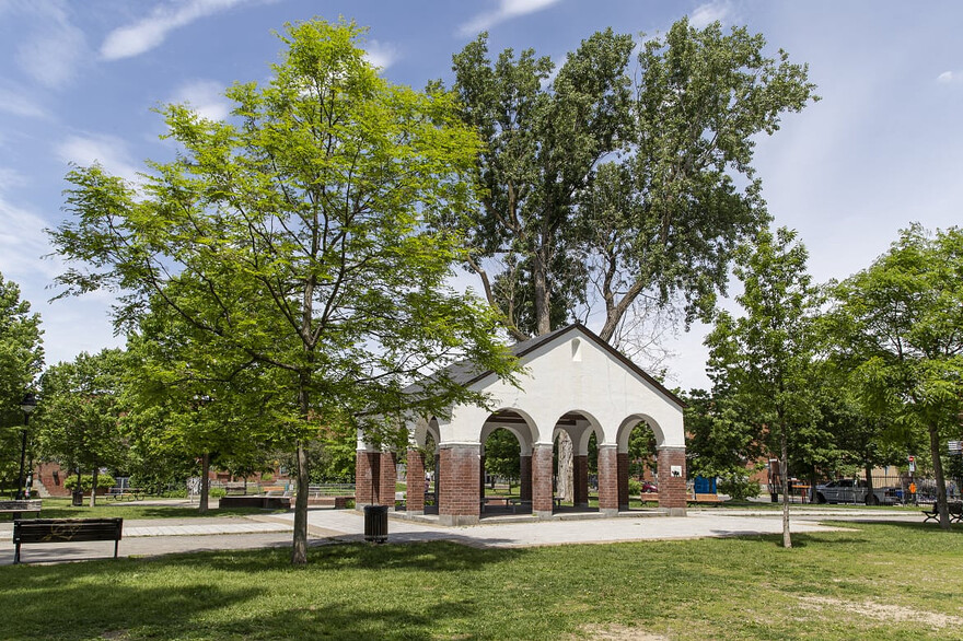 Abri Hochelaga dans le parc du même nom © Arrondissement Mercier-Hochelaga-Maisonneuve