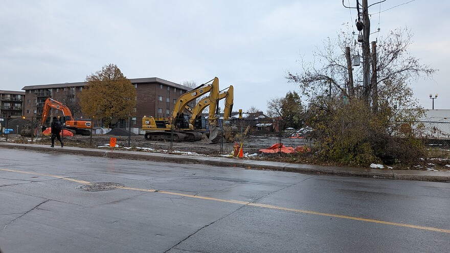 PXL_20251114_205111662