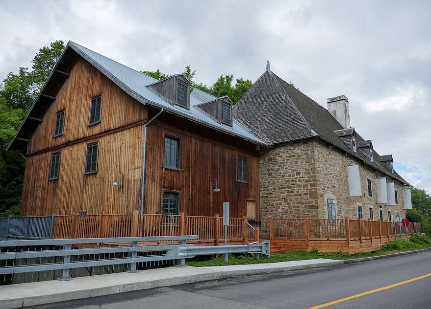 Selon le propriétaire actuel, l'annexe du moulin est en bon état et c'est la partie du bâtiment la plus «fidèle à l'esprit de l'époque».