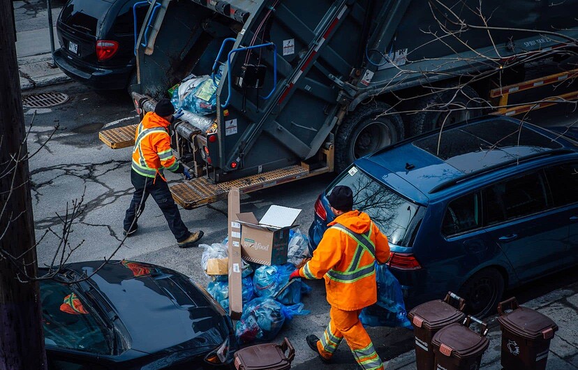Les Montréalais qui utilisent des sacs de recyclage, notamment dans des secteurs du Plateau-Mont-Royal, de Villeray–Saint-Michel–Parc-Extension et de Verdun, devront se convertir aux bacs bleus.