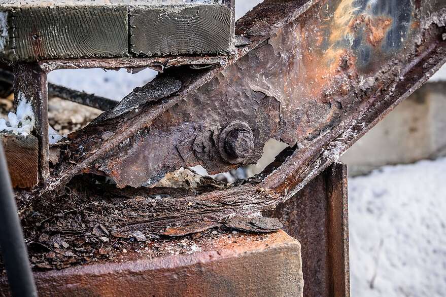 Le métal de l'escalier du Faubourg s'effrite à certains endroits sur la structure.