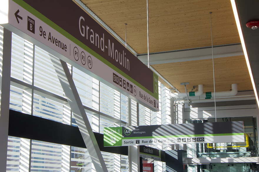 REM Grand-Moulin 2025-12-18 panneaux quai 2