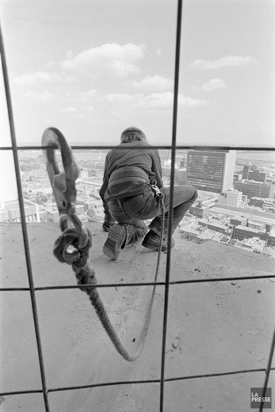 06M_P833S5D1974-0321_0012