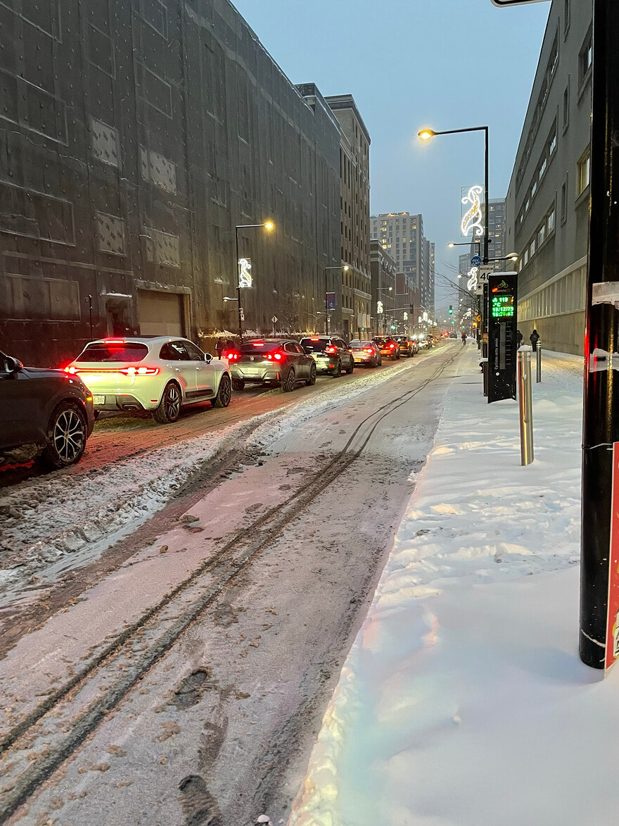 REV Peel direction Sud, au sud de la rue Notre-Dame Ouest