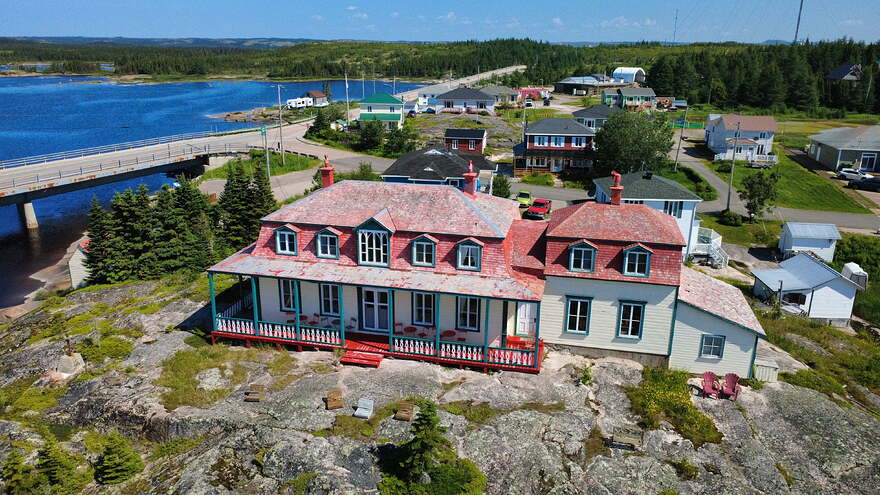 La maison Johan-Beetz, emblème patrimonial de Baie-Johan-Beetz sur la Côte-Nord, montre plusieurs signes de dégradation - Photo: Olivier Côté-Tremblay