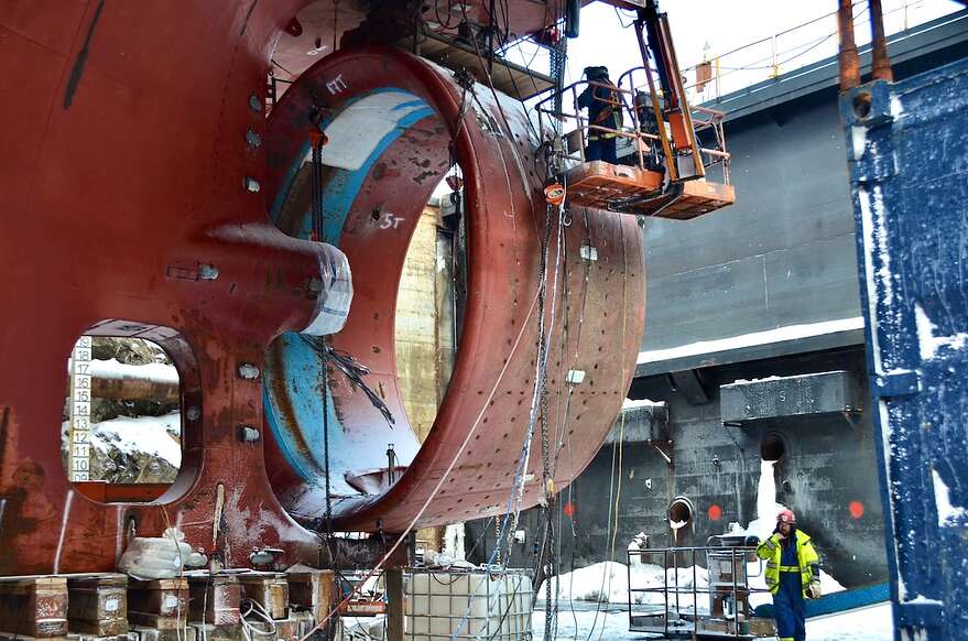 Une centaine d’employés réaliseront des travaux de mécanique et de peinture sur les deux mastodontes de 30 000 tonnes chacun.