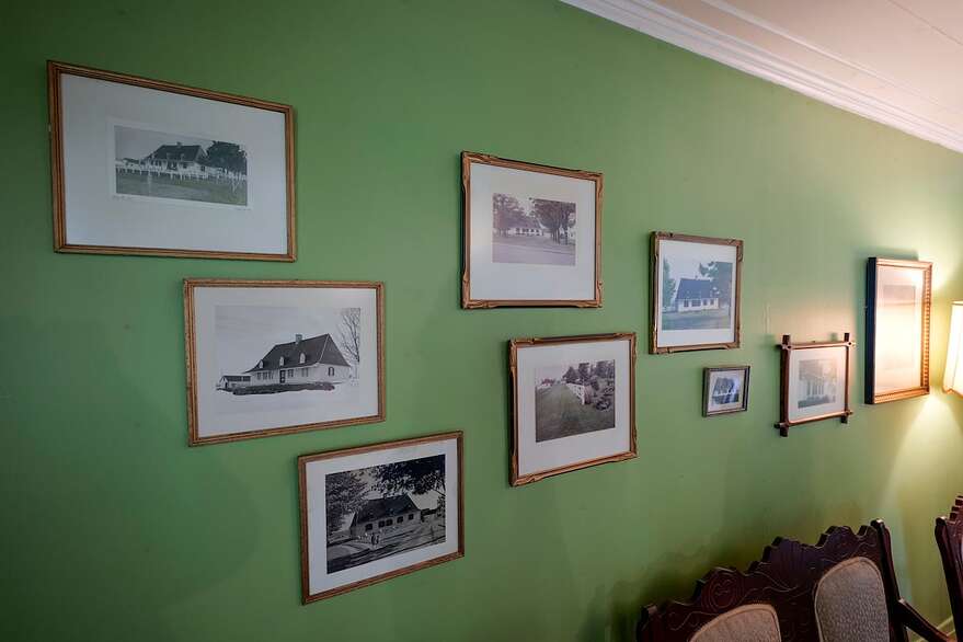 Le château Frontenac est souvent désigné comme «l'hôtel le plus photographié au monde». De son côté la maison Auclair-L'Heureux pourrait prétendre être la maison la plus photographiée.