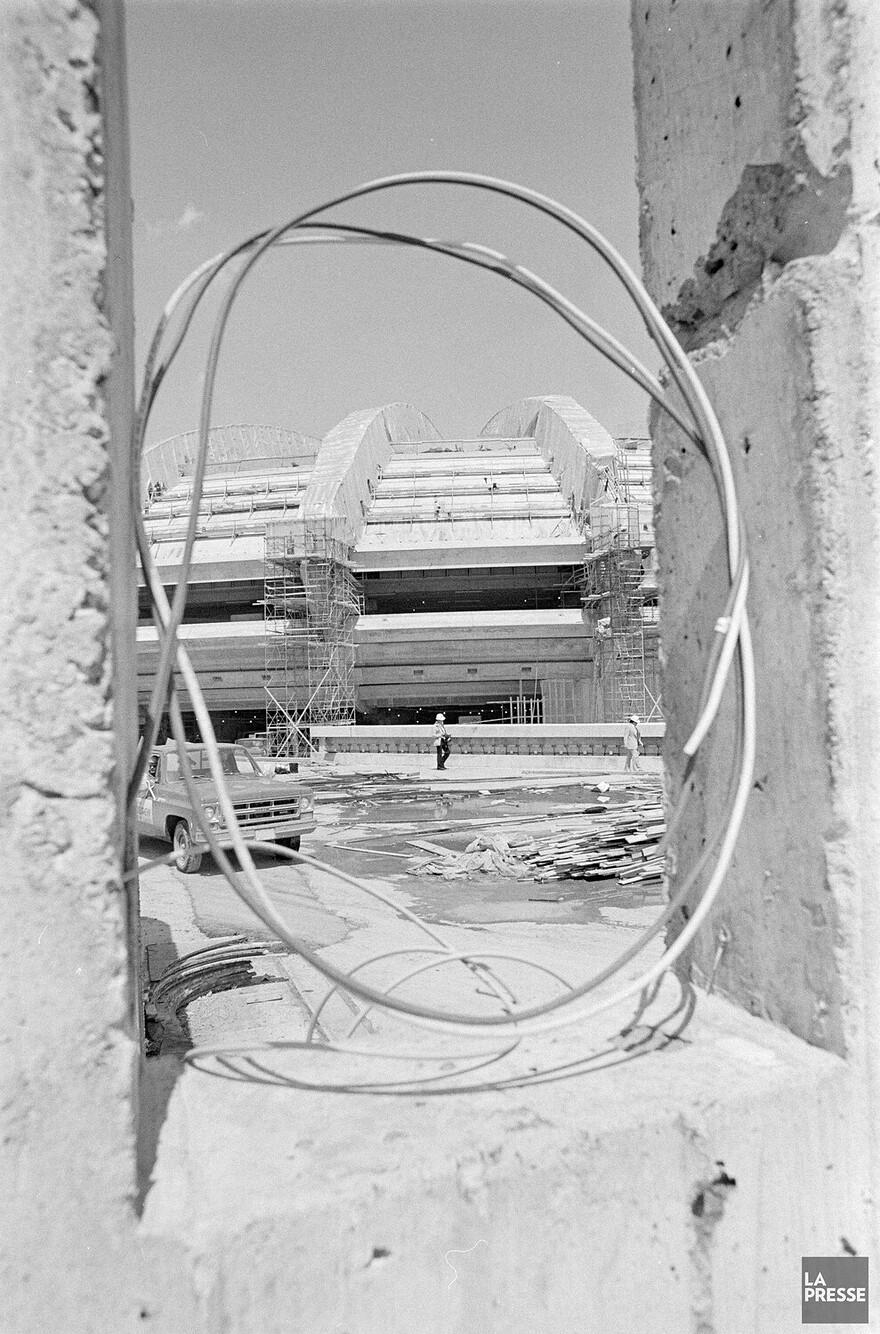 06M_P833S5D1976-0183_0002