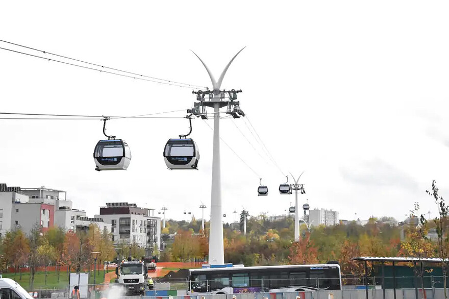 PHOTO RAFAEL MIRÓ, COLLABORATION SPÉCIALE — Les cabines accueillant les voyageurs du téléphérique C1