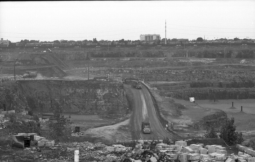 Carrière Miron. – Août 1990. MTL110-01-1-D003-14-08-90-09. Archives de la Ville de Montréal.