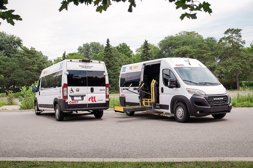 2 nouveaux véhicules du transport adapté