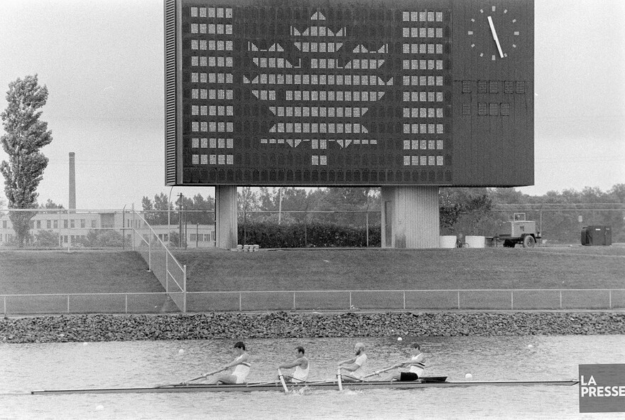 06M_P833S5D1976-0276_007