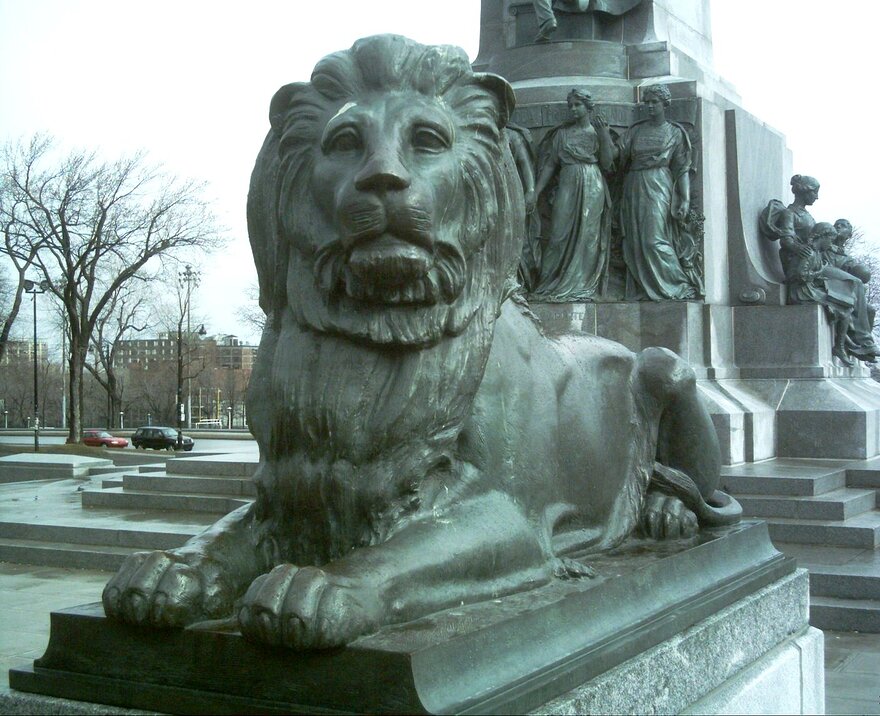 2009wiki Monument_G_E_Cartier Un des quatre lions