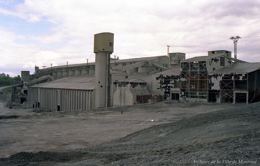 Carrière Miron. – Juin 1988. MTL110-01-1-D003-06-88-Batiments-34. Archives de la Ville de Montréal.