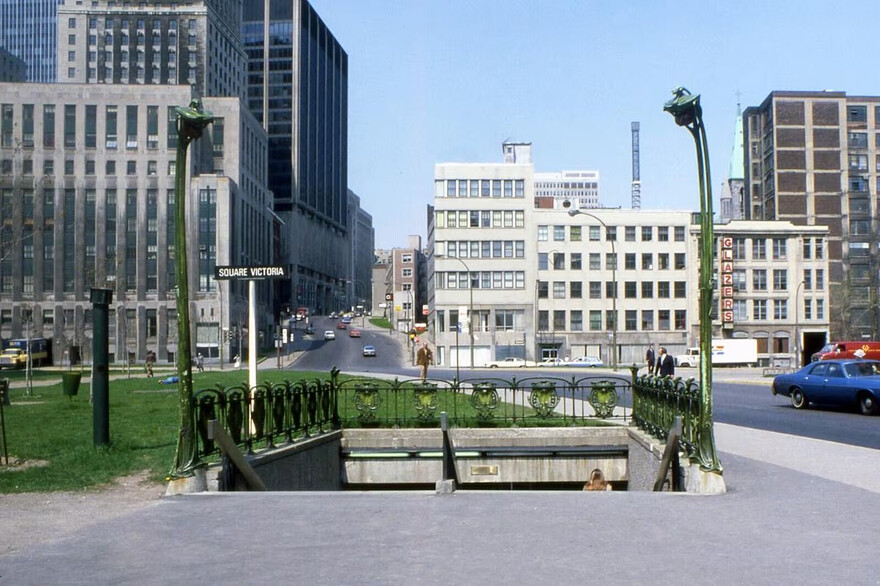 Square-Victoria