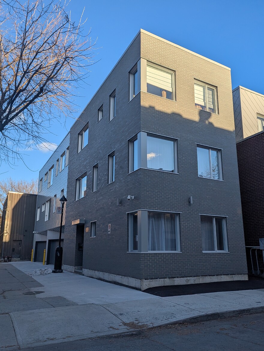 PXL_20251129_194834312