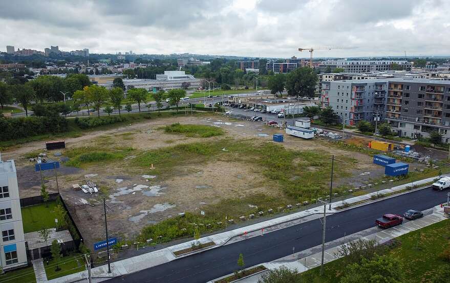 Les deux lots représentent une superficie totale de 12 089 mètres carrés, soit 1,2 hectare.