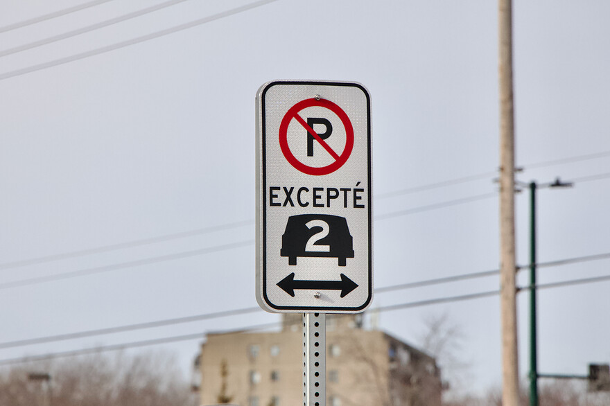 REM Pierrefonds-Roxboro 2025-12-18 panneau stationnement coivoiturage