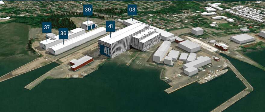 La description des divers nouveaux bâtiments de Chantier Davie: la réception et le formage de l’acier (37); l’atelier d’acier (36); l’atelier des modules (3); l’atelier de sablage et de peinture (39); le hall d’assemblage (41) qui fait 57 mètres de haut. La rampe de lancement est voisine du hangar 41.