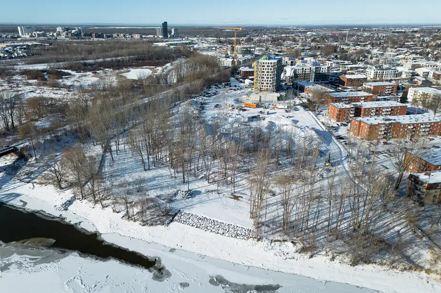 PHOTO CHARLES WILLIAM PELLETIER, COLLABORATION SPÉCIALE — Simdev a cédé un lot riverain à la Ville pour en faire un parc.