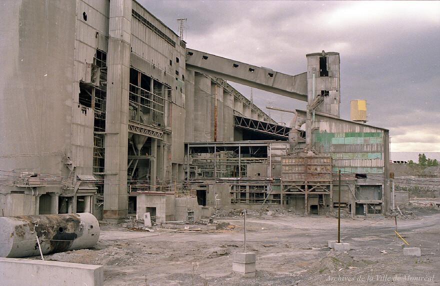 Carrière Miron. – Juin 1988. MTL110-01-1-D003-06-88-Batiments-30. Archives de la Ville de Montréal.
