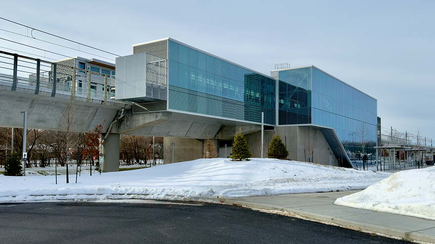 REM Pierrefonds-Roxboro 2025-12-18 station