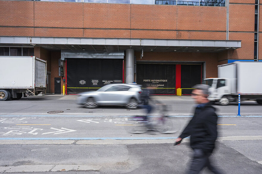 Rue Saint-Antoine devant les entrées de stationnement du Centre Bell ©Ville de Montréal 2026