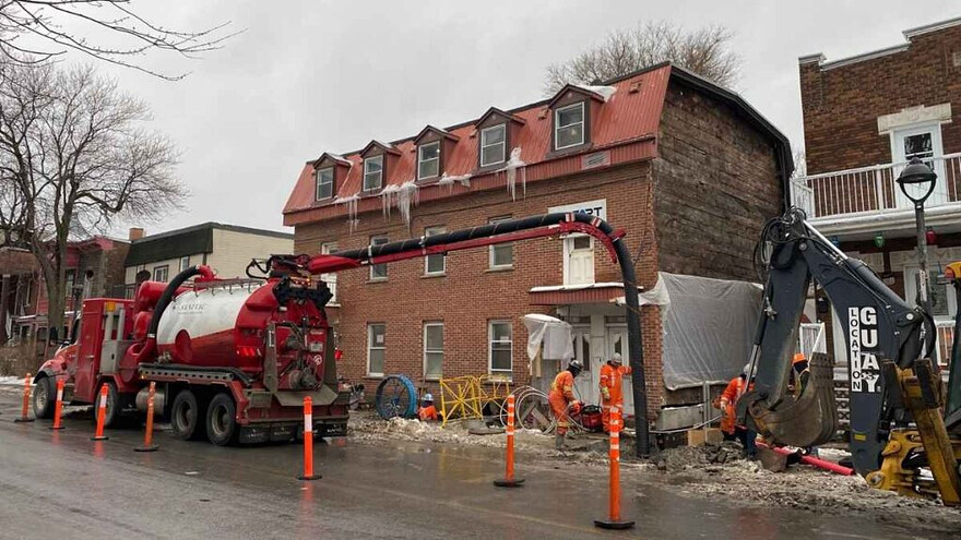 Le chantier de la Place Fondation Marcelle et Jean Coutu de la Mission Old Brewery, au 1685 avenue de l’Église à Côte-Saint-Paul, qui deviendra un projet de logements pour femmes en situation d’itinérance en 2026 (17 décembre 2025). Crédit photo : Jasper Bleho-Levacher