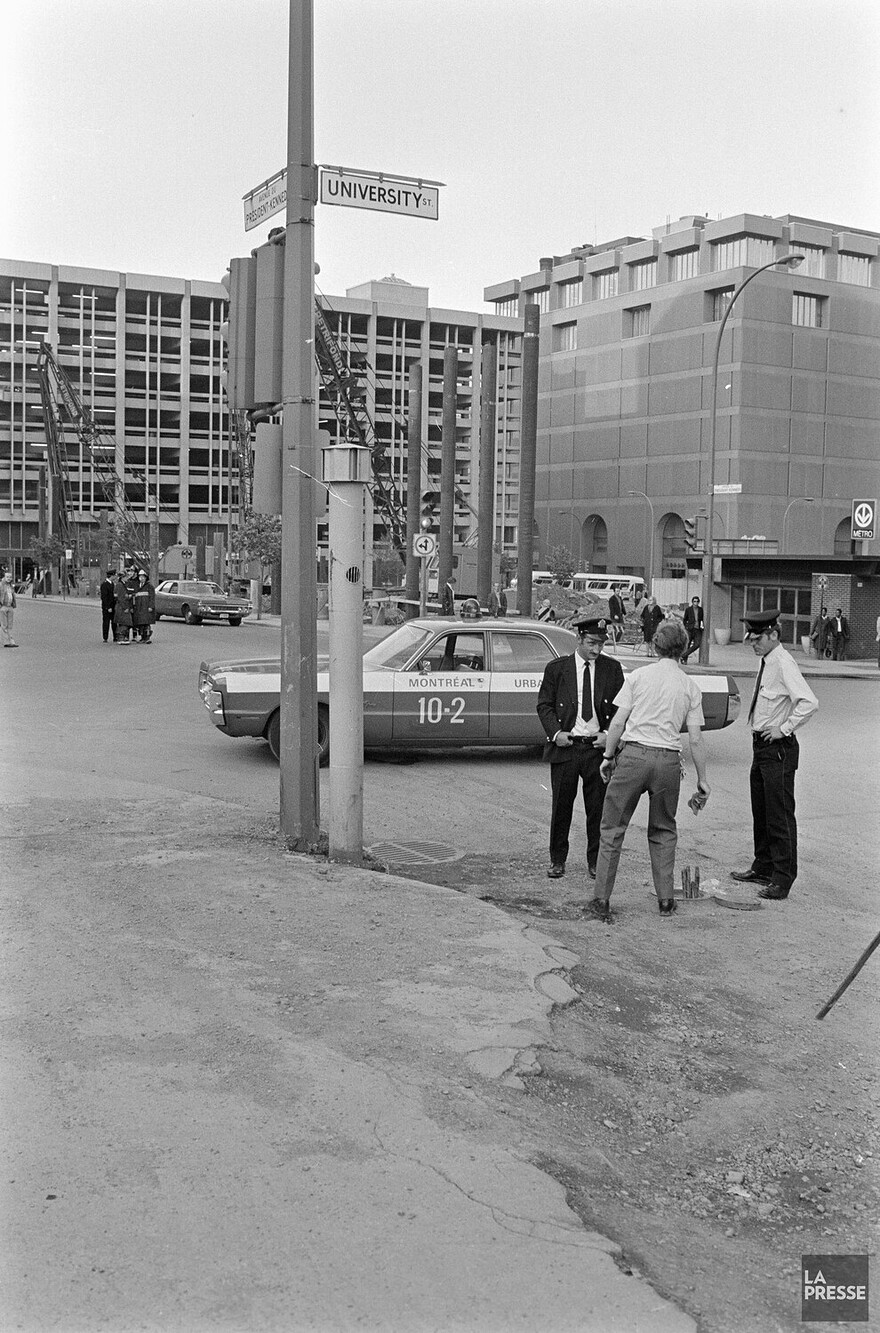 06M_P833S5D1973-0267_002