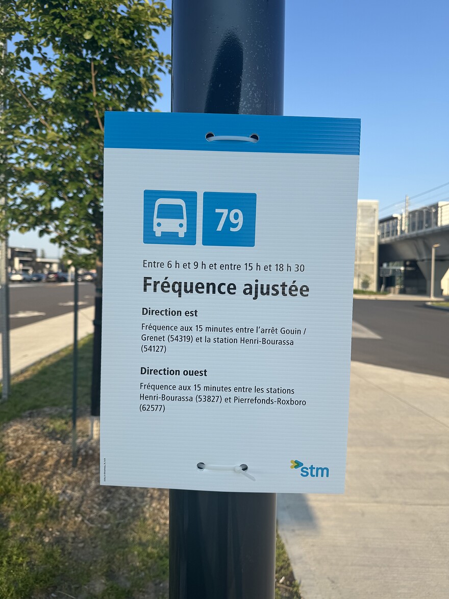 Ligne 79: Fréquence ajustée entre 6 h et 9 h et entre 15 h et 18 h 30. Direction est: Fréquence aux 15 minutes entre l'arrêt Gouin / Grenet (54319) et la station Henri-Bourassa (54127). Direction ouest: Fréquence aux 15 minutes entre les stations Henri-Bourassa (53827) et Pierrefonds-Roxboro (62577).