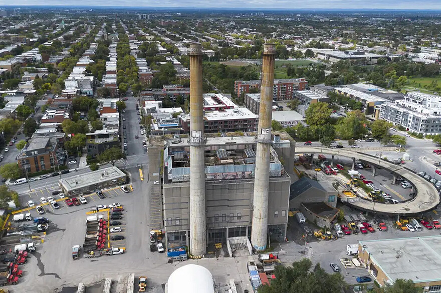 PHOTO PATRICK SANFAÇON, ARCHIVES LA PRESSE — L’incinérateur des Carrières et sa rampe d’accès (à droite)880x586