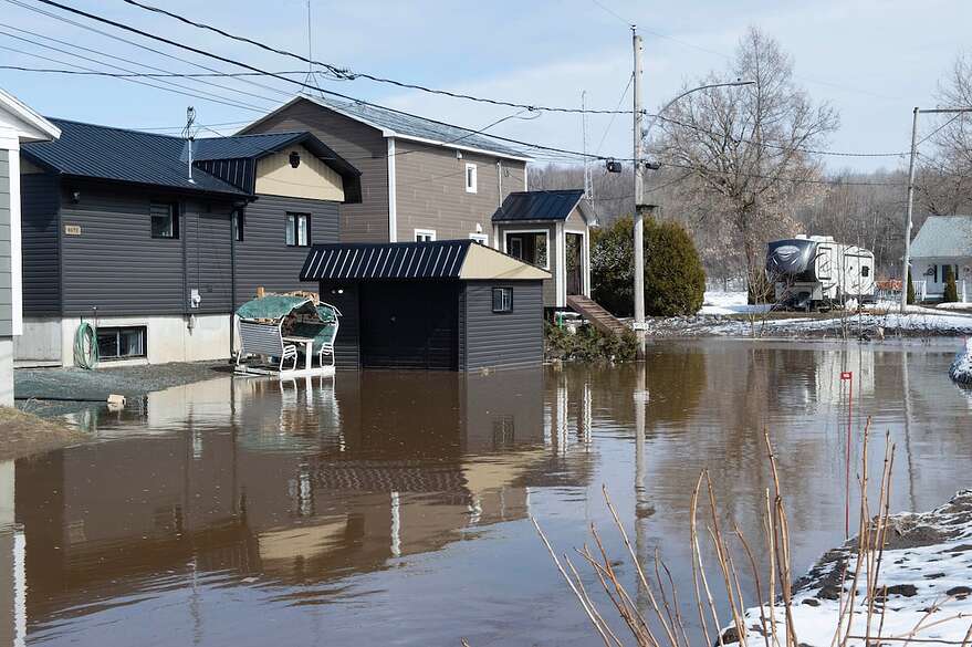 En mars 2025, le secteur Belle-Vallée, à Bécancour, s’est retrouvé sous l’eau. Selon Ouranos, les crues printanières pourraient désormais survenir plus tôt et frapper plus fort, augmentant les risques d’inondation et d’embâcles.