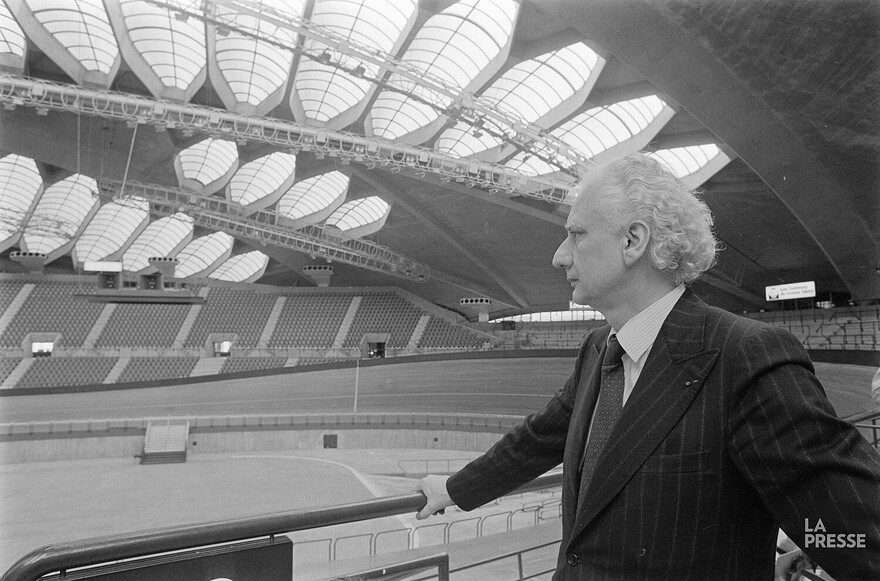 06M_P833S5D1979-0211_004