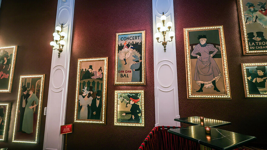 Photo: Marie-France Coallier Le Devoir Aux murs, des reproductions de Toulouse-Lautrec. Les meubles et la décoration du théâtre sont d’origine.