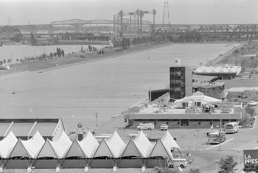 06M_P833S5D1976-0276_003
