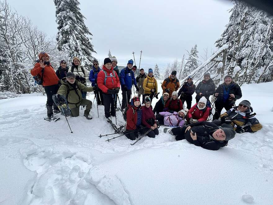 Peut être une image de escalade et piste de ski