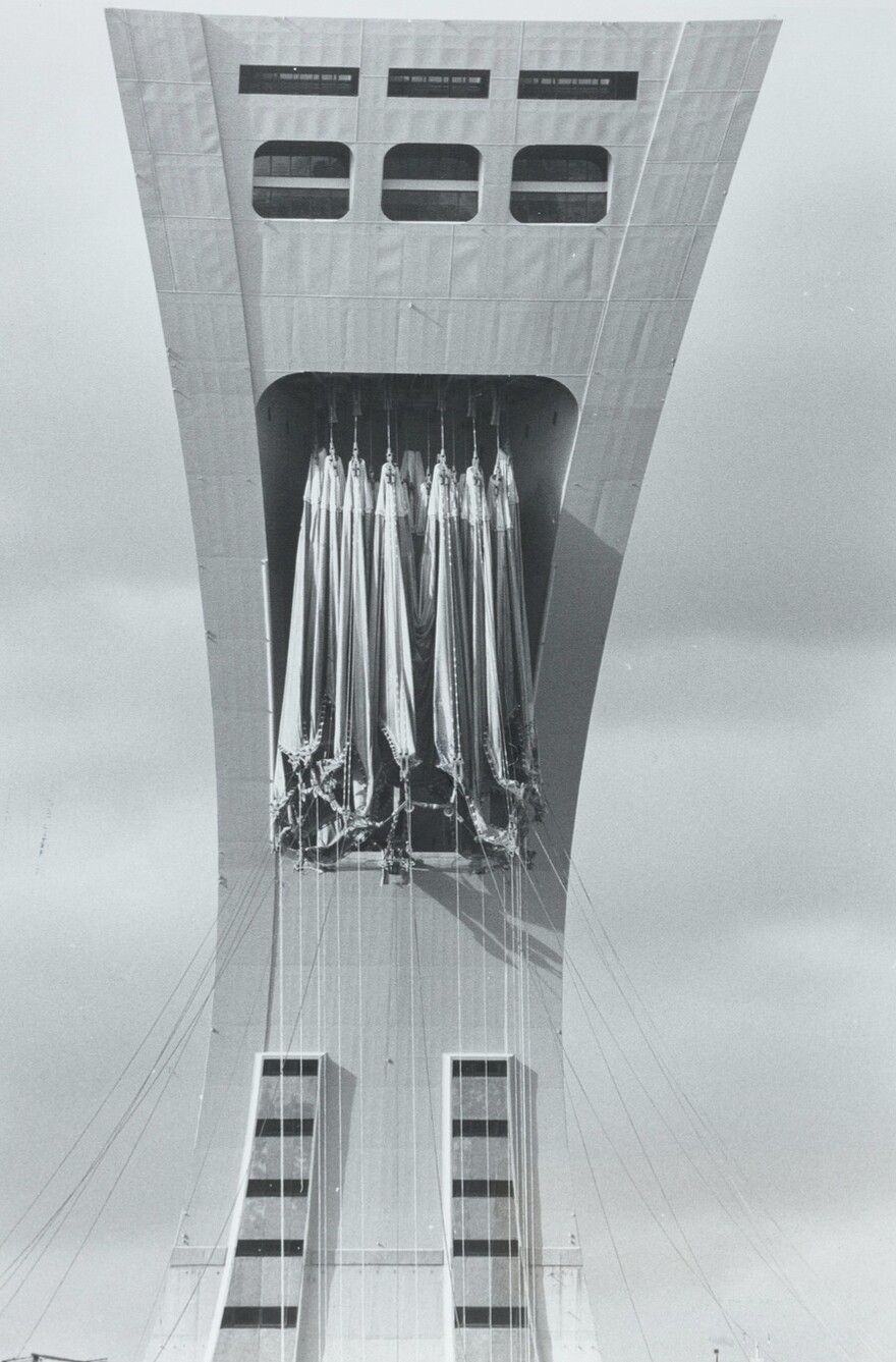 06M_P833S4D2083_0007_1