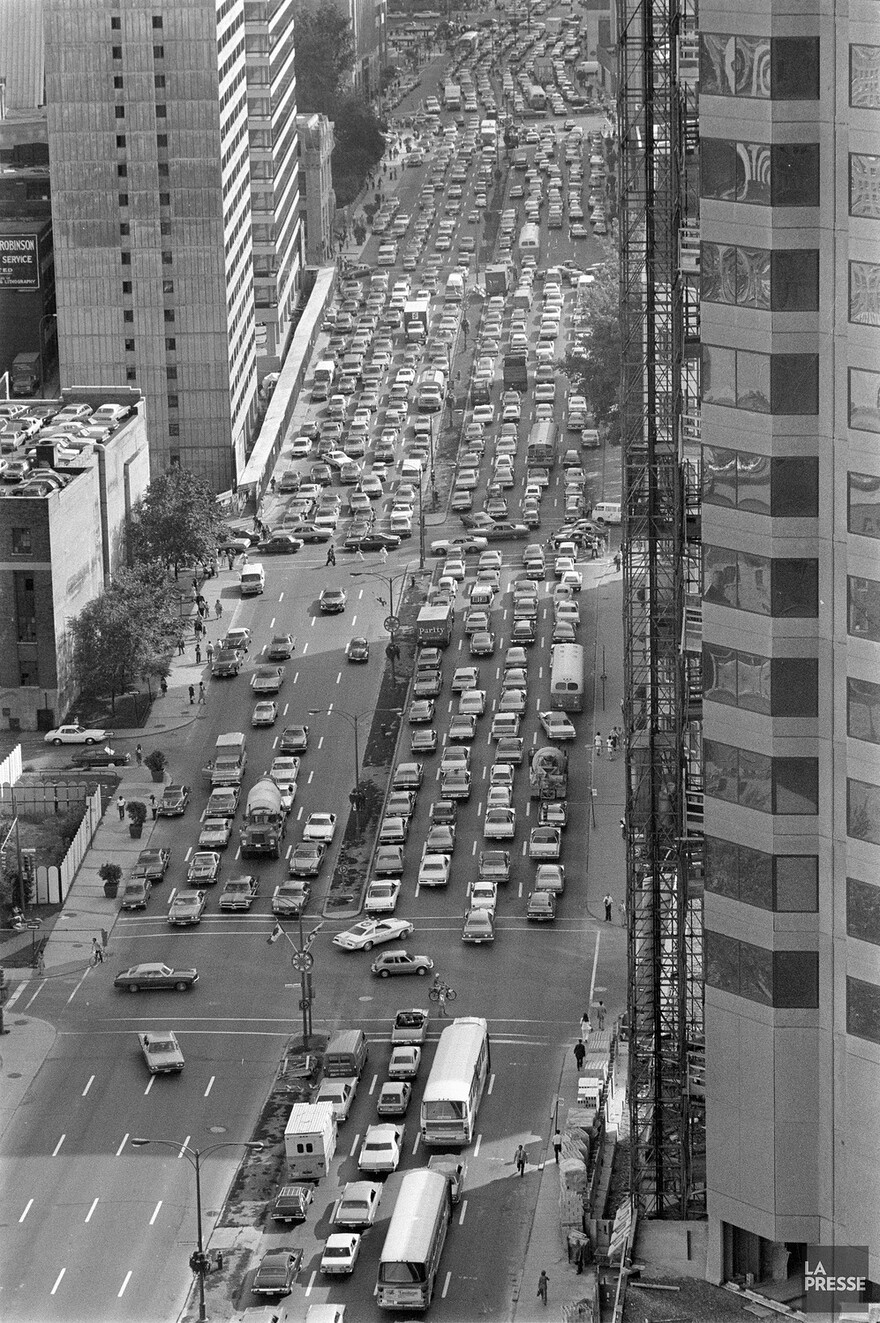 06M_P833S5D1975-0307_0013