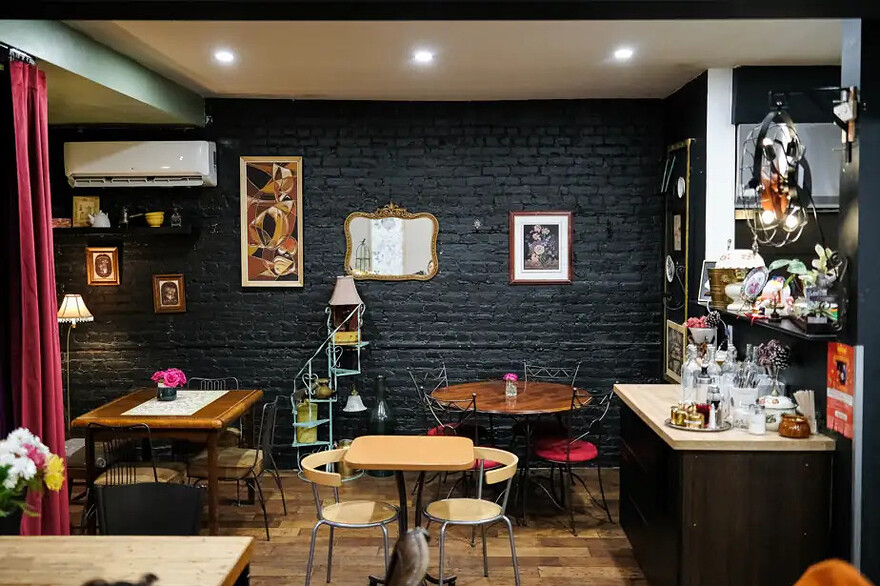 PHOTO CHARLES WILLIAM PELLETIER, LA PRESSE — La salle est chaleureuse, malgré un éclairage un peu vif.