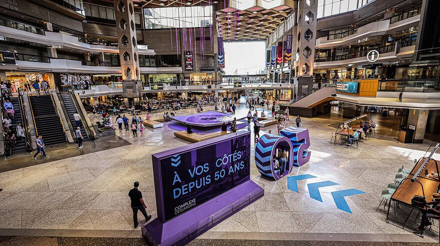 La grande place du Complexe Desjardins, qui célèbre ses 50 ans cette année. Photo: Marie-France Coallier, Le Devoir